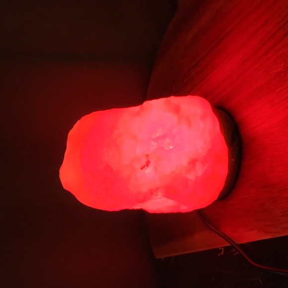Salt Light Color changing! .Small USB plug It Rotates through multiple colors. - Picture 6 of 7